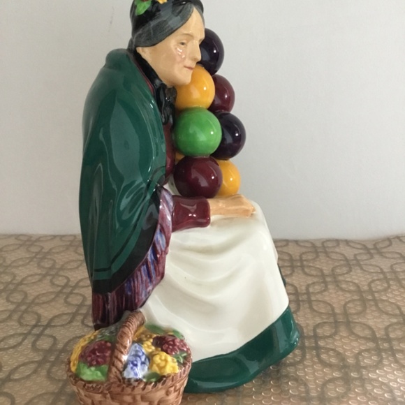Royal Doulton - The Balloon Seller Lady HN 1315 - Picture 5 of 6